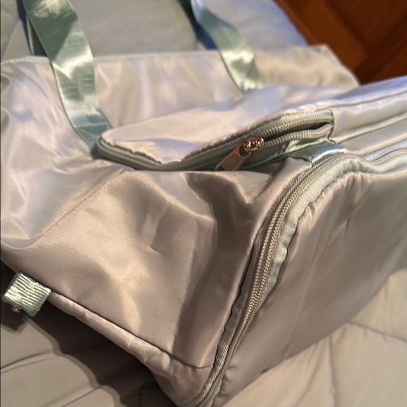 Travel Tote Bag in Light Green - Picture 3 of 5